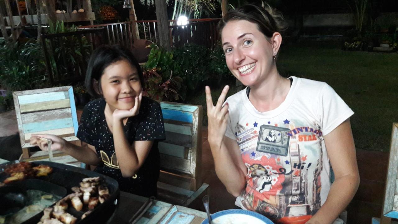 Plus Hostel Ayutthaya Buitenkant foto