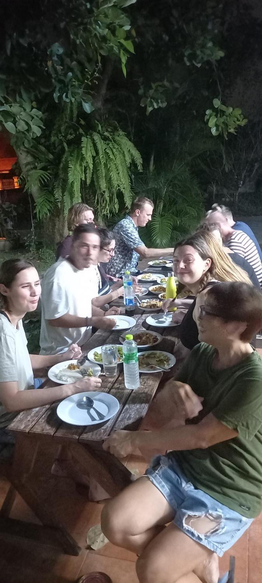 Plus Hostel Ayutthaya Buitenkant foto
