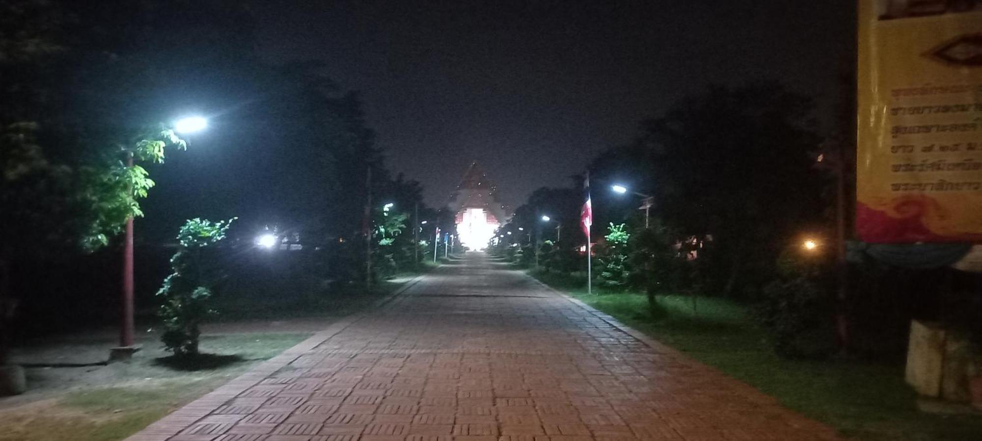 Plus Hostel Ayutthaya Buitenkant foto