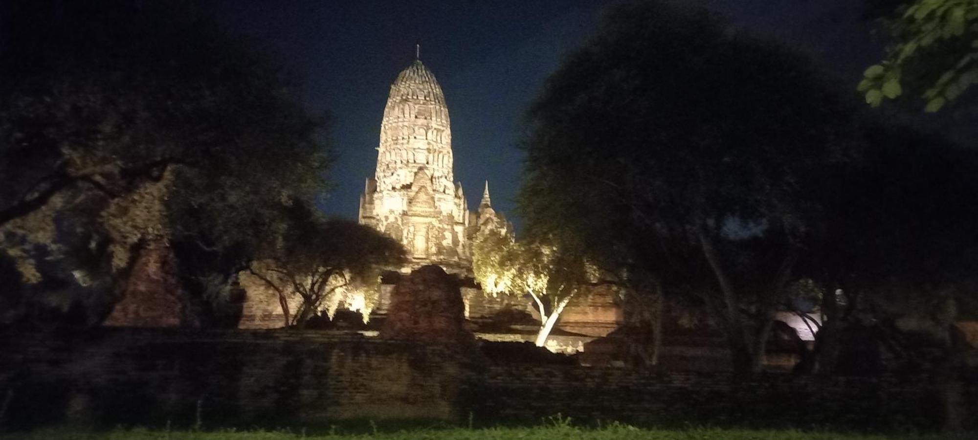 Plus Hostel Ayutthaya Buitenkant foto