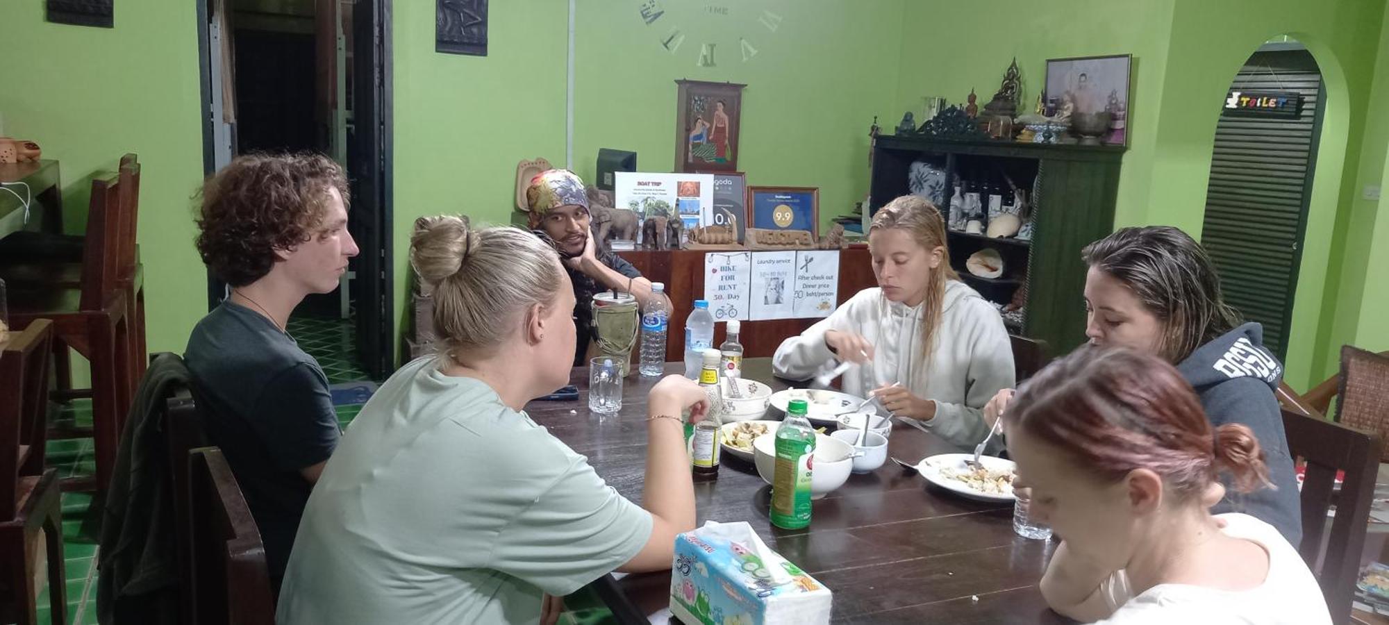 Plus Hostel Ayutthaya Buitenkant foto