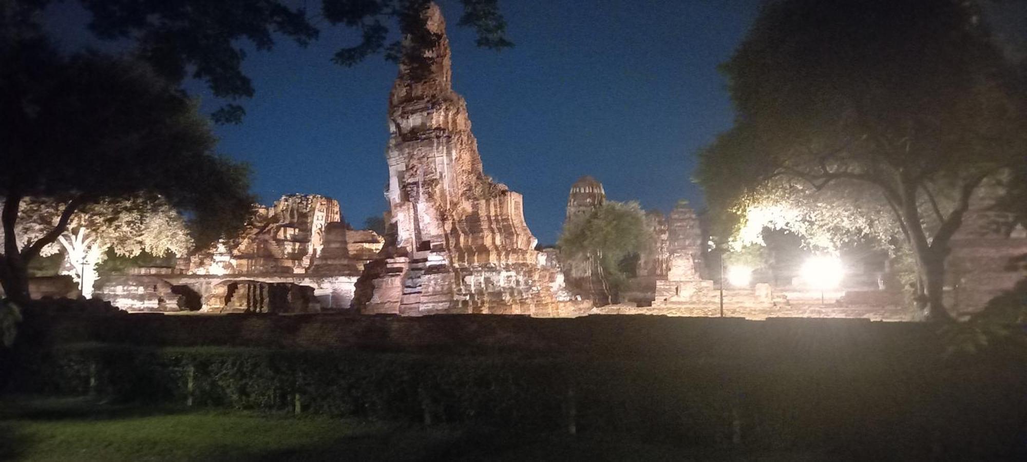 Plus Hostel Ayutthaya Buitenkant foto