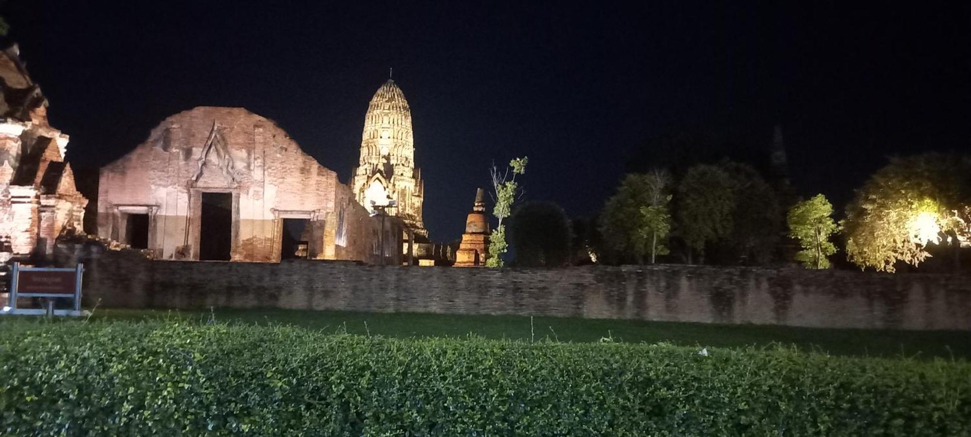 Plus Hostel Ayutthaya Buitenkant foto