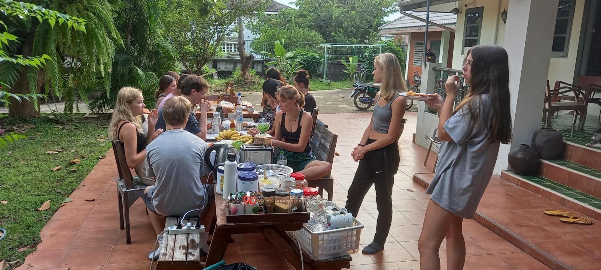 Plus Hostel Ayutthaya Buitenkant foto