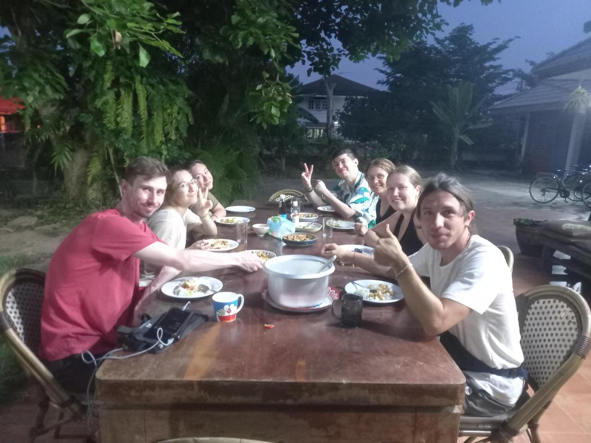 Plus Hostel Ayutthaya Buitenkant foto