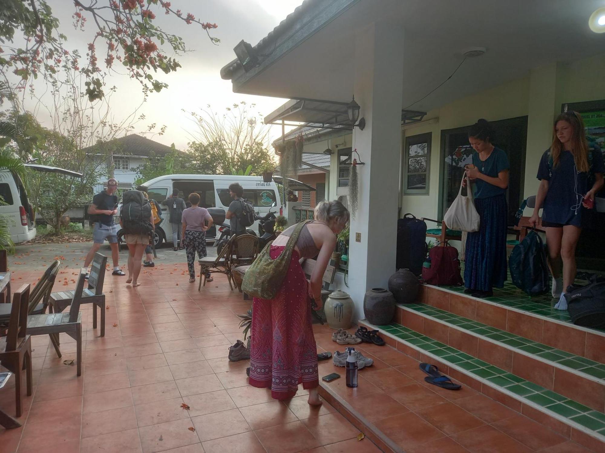 Plus Hostel Ayutthaya Buitenkant foto