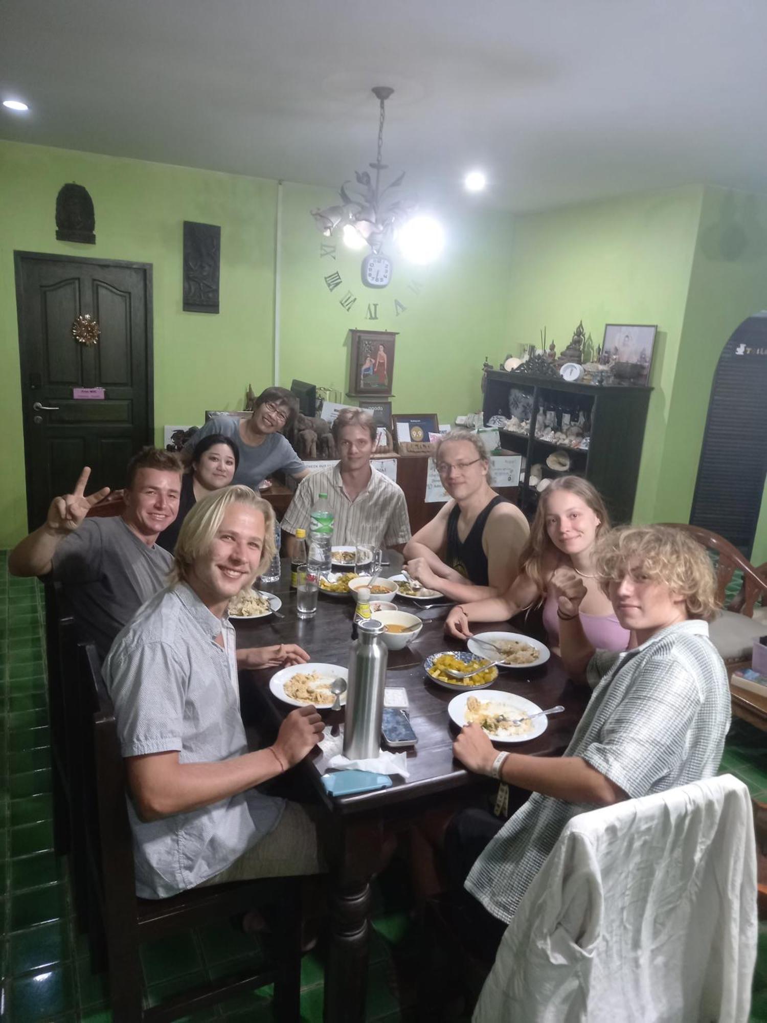Plus Hostel Ayutthaya Buitenkant foto