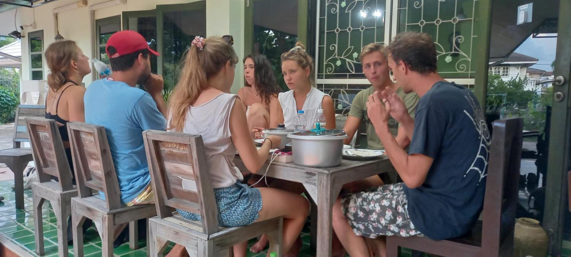 Plus Hostel Ayutthaya Buitenkant foto