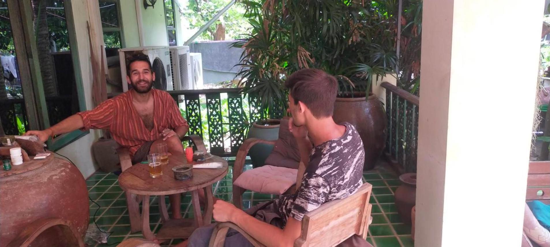 Plus Hostel Ayutthaya Buitenkant foto