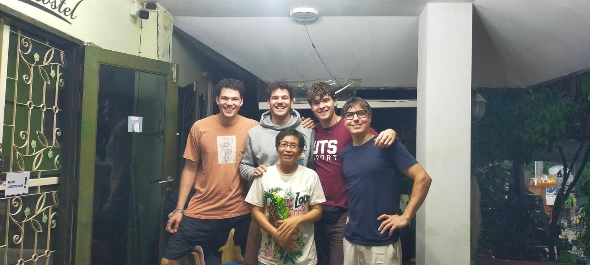 Plus Hostel Ayutthaya Buitenkant foto
